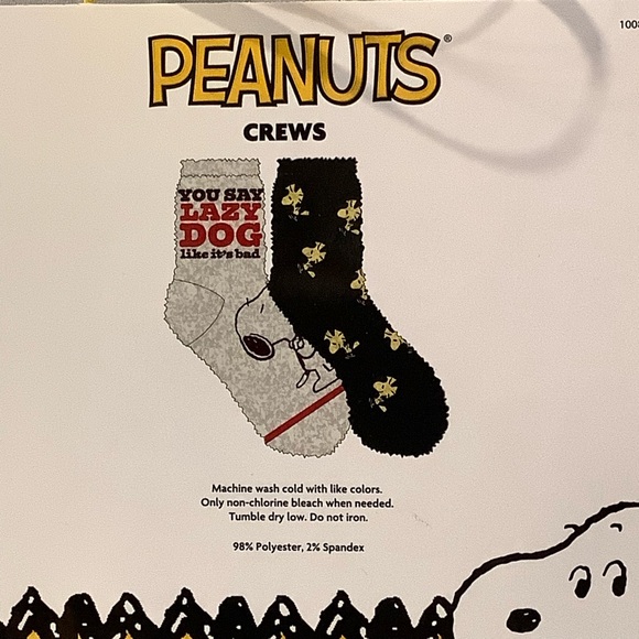 Peanuts Snoopy 2Pk. Fuzzy Crew Socks - Picture 2 of 3